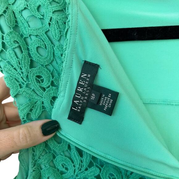 Lauren Ralph Lauren Women's Guipure Embroidered Lace Lined Sheath Dress Size 16P - Picture 5 of 5